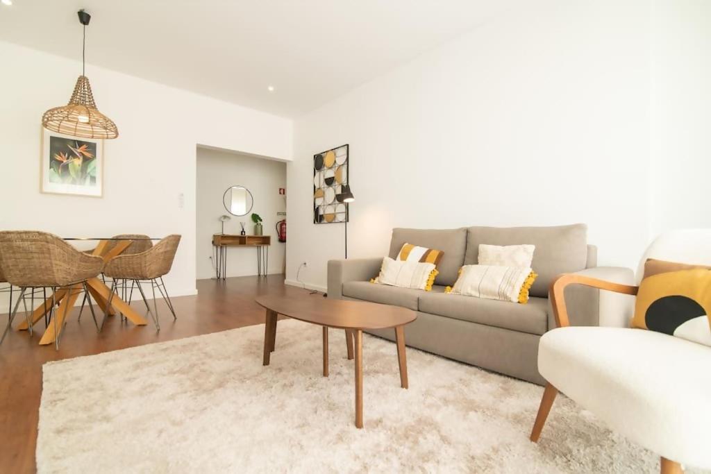 Cozy Sea View Apartment Near City & Airport Ponta Delgada Dış mekan fotoğraf