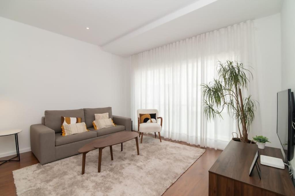 Cozy Sea View Apartment Near City & Airport Ponta Delgada Dış mekan fotoğraf