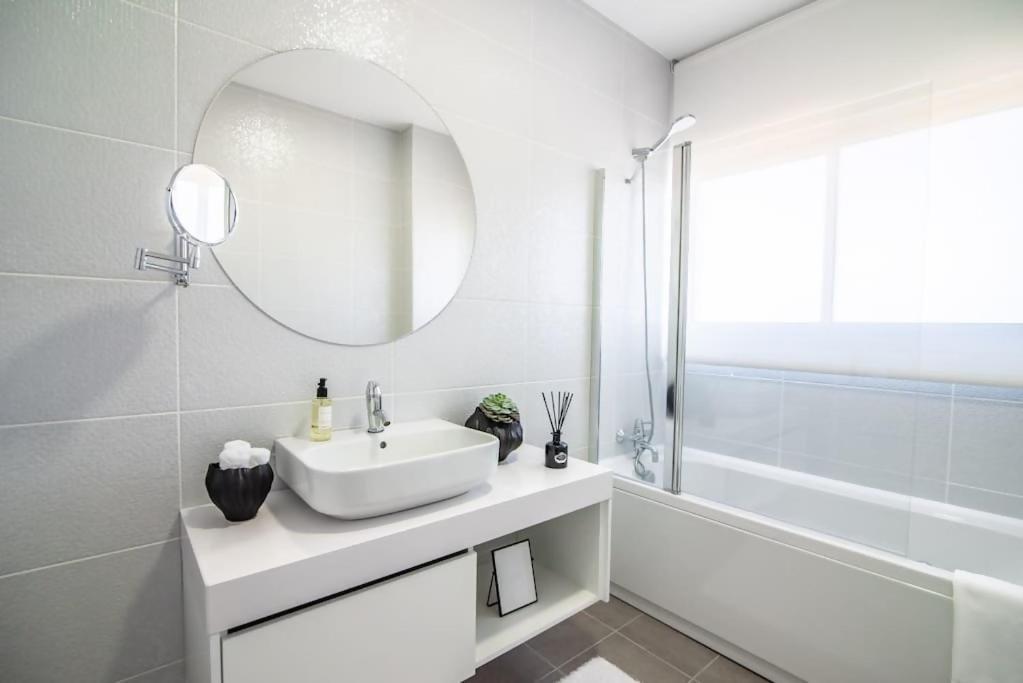 Cozy Sea View Apartment Near City & Airport Ponta Delgada Dış mekan fotoğraf